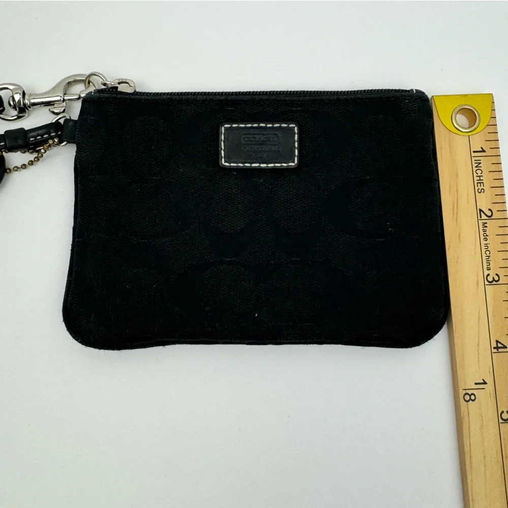 Coach Vintage Signature C Black Wristlet. Leather details. Silver hardware. Y2K